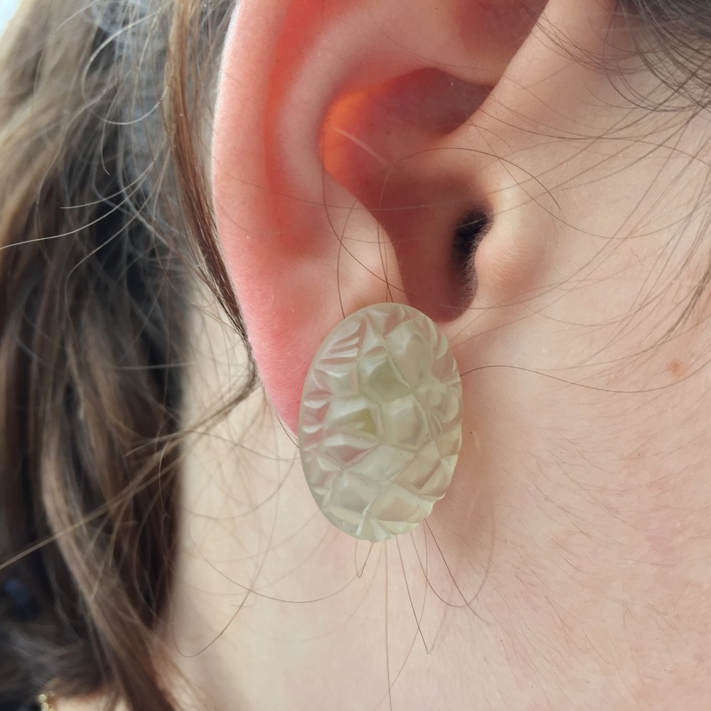 Vintage Napier Frosted Clear Lucite Screw-On Earrings